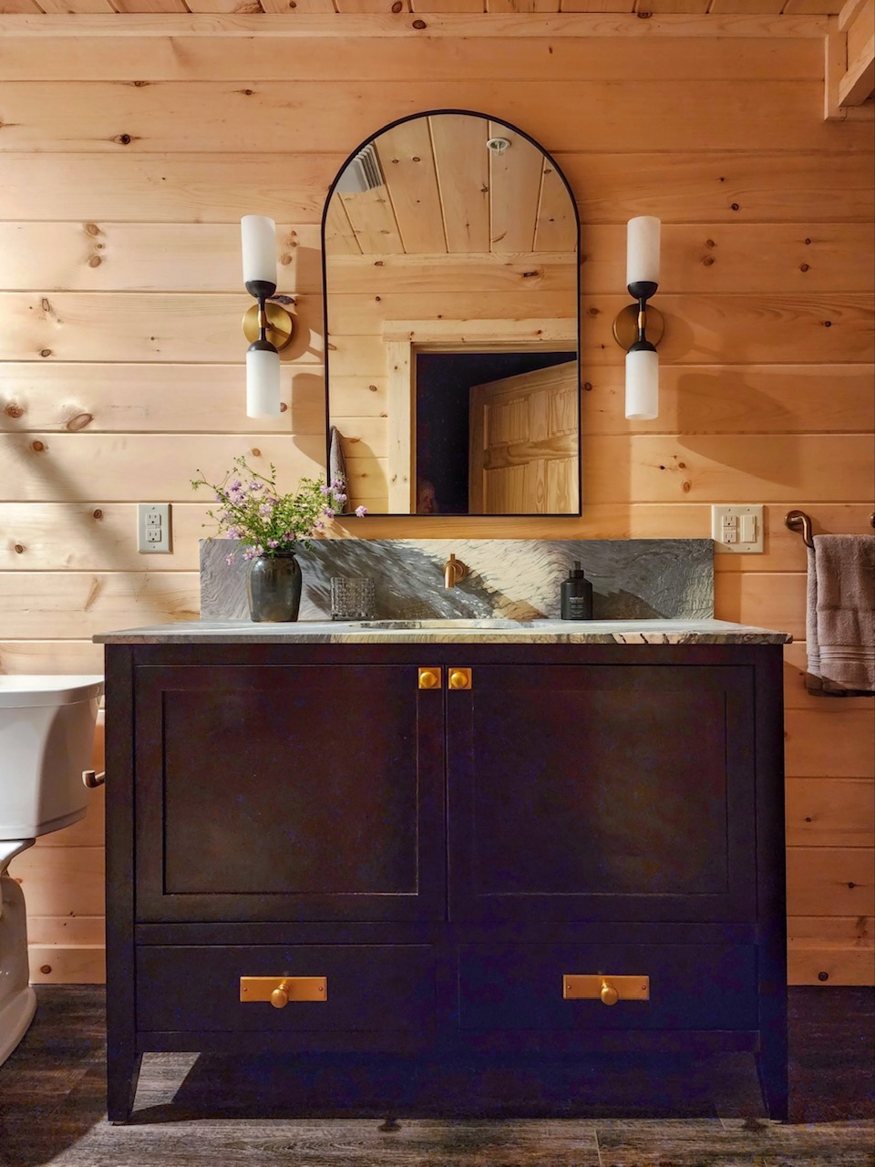 Mill Creek and Company Deluxe Bathroom 04 Mill Creek and Company Deluxe Bathroom